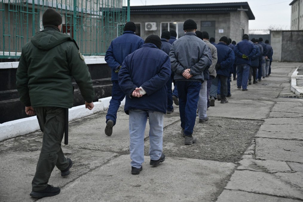 Returned in POW Swaps, 20 Russian Soldiers Surrender Again Russian prisoners of war in Ukraine. (Source: Getty Images)