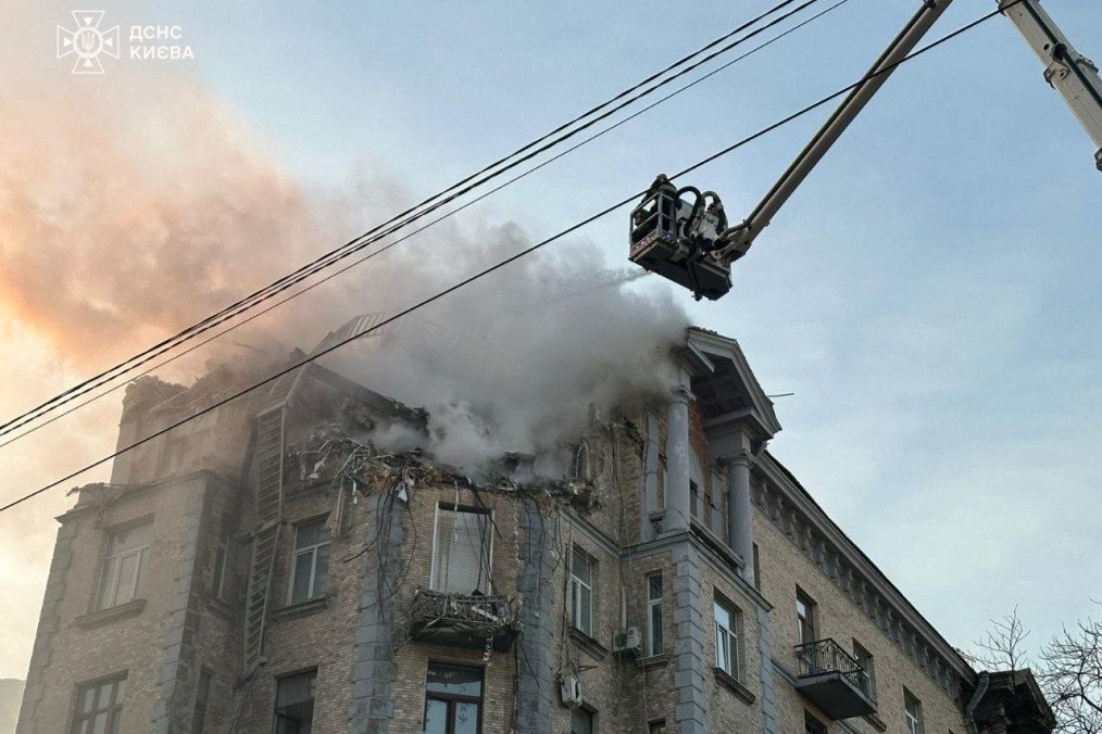 Russian Drones Strike Kyiv’s Government District on January 1, Killing Two Civilians