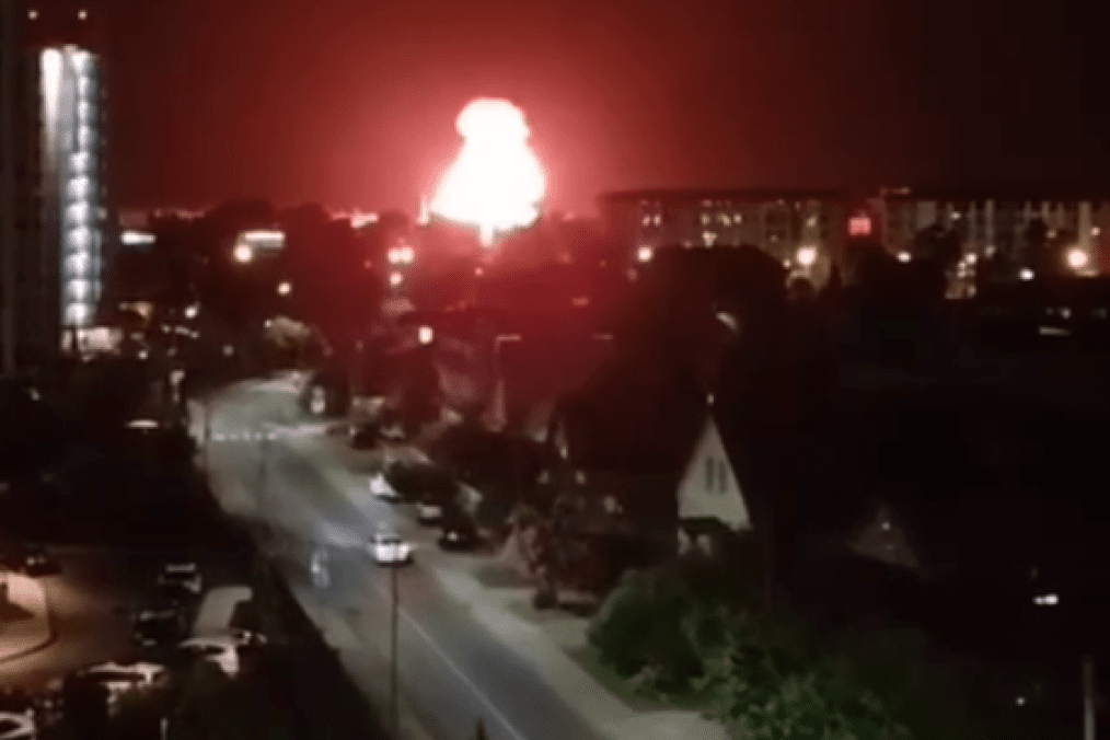 Russian “Ultra Modern” S-400s Fail to Stop Ukrainian Drone Strike on Sochi Oil Depot