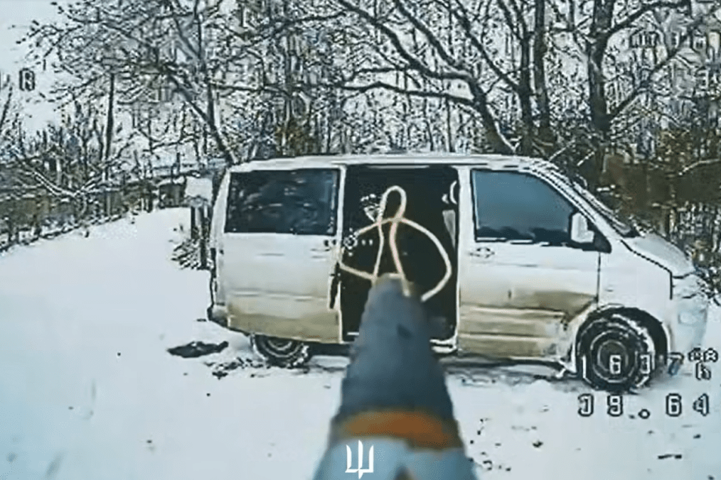Moments before a FPV drone struck a minibus with “Denis Kapustin.” (Source: HUR)