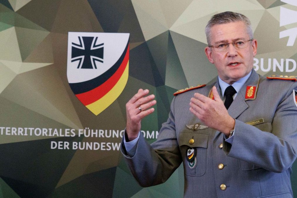 Lieutenant General Andre Bodemann, Commander of the Territorial Command of the Bundeswehr, speaks before the start of the conference on the new defense plan for Germany. (Source: Getty Images) Lieutenant General Andre Bodemann, Commander of the Territorial Command of the Bundeswehr, speaks before the start of the conference on the new defense plan for Germany. (Source: Getty Images)