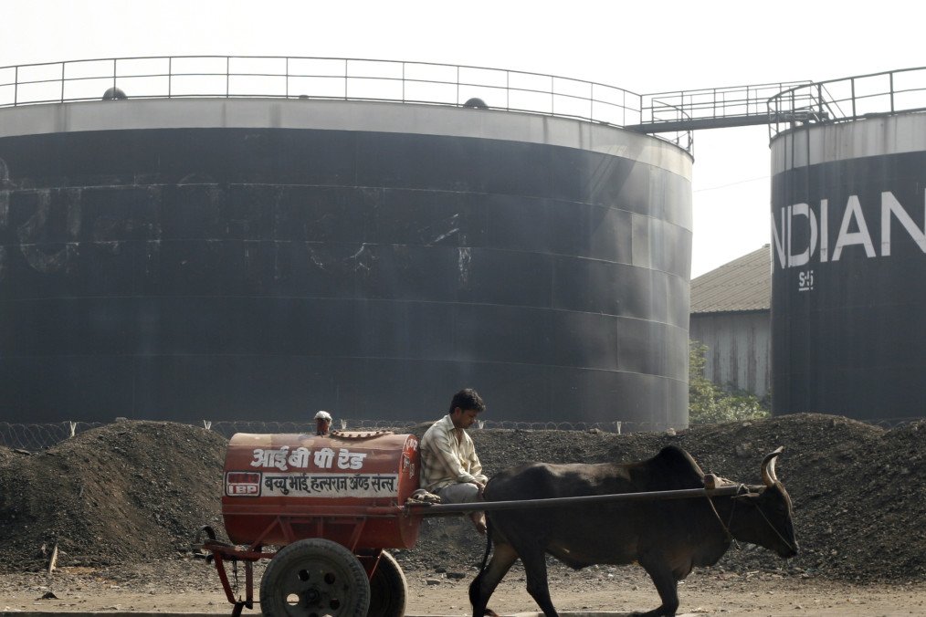 Russian Oil Shipments to India Drop to 3-Year Low Amid US Sanctions Pressure Russian Oil Shipments to India Drop to 3-Year Low Amid US Sanctions Pressure