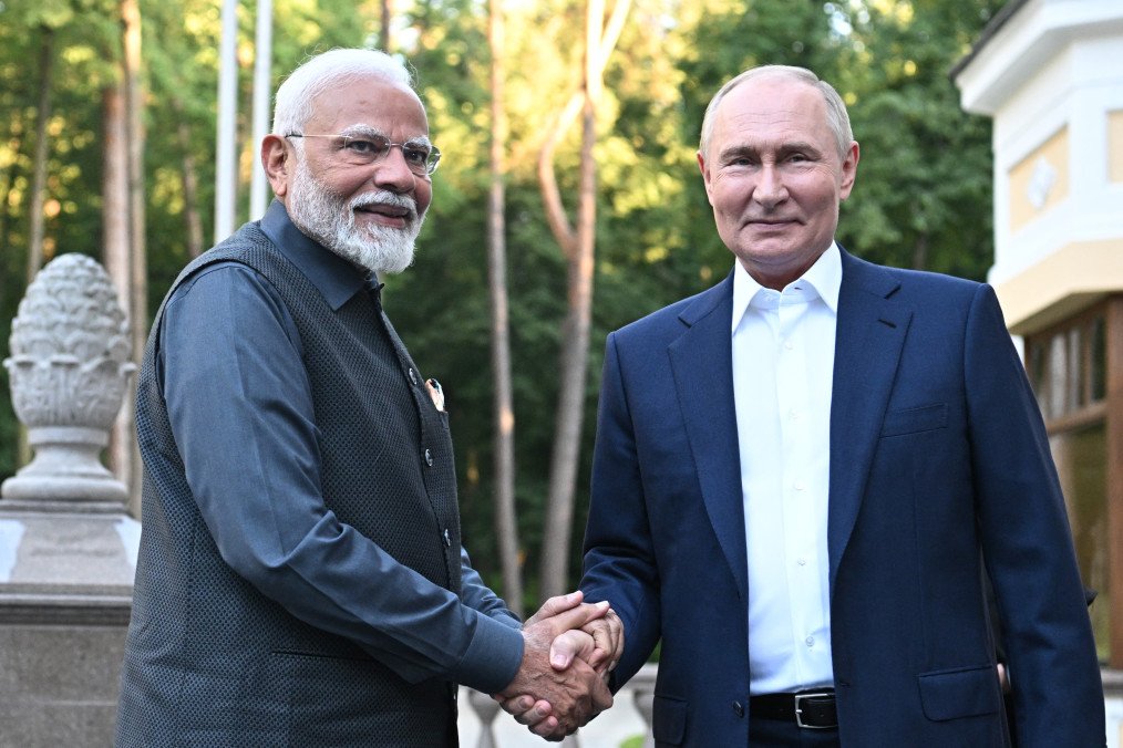 Indian Prime Minister Narendra Modi Meets and Embraces Putin As Russia Carries Out Deadly Assault on Ukraine