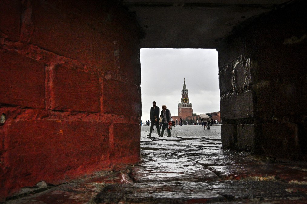 Russian Lawmaker Tells Fleeing Citizens the Country Does Not Need Them People walk in front of the Spasskaya tower at Red Square in central Moscow. (Source: Getty Images)