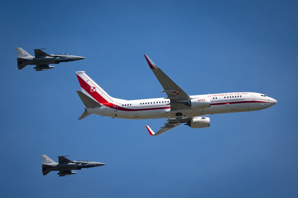 Poland to Close Airspace Along Border to Safeguard Sky From Russian Threats A Polish Air Force Boeing 737-800 BBJ2 VIP transport aircraft named ''Ignacy Jan Paderewski,'' tail number 0112, flies with two KAI FA-50GF light combat aircraft, tail numbers 5009 and 5011. (Source: Getty Images)