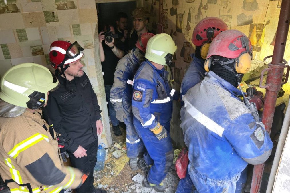 Pulled From the Rubble—Kyiv Man Rescued After 3-Hour Operation Following Russian Attack Pulled From the Rubble—Kyiv Man Rescued After 3-Hour Operation Following Russian Attack