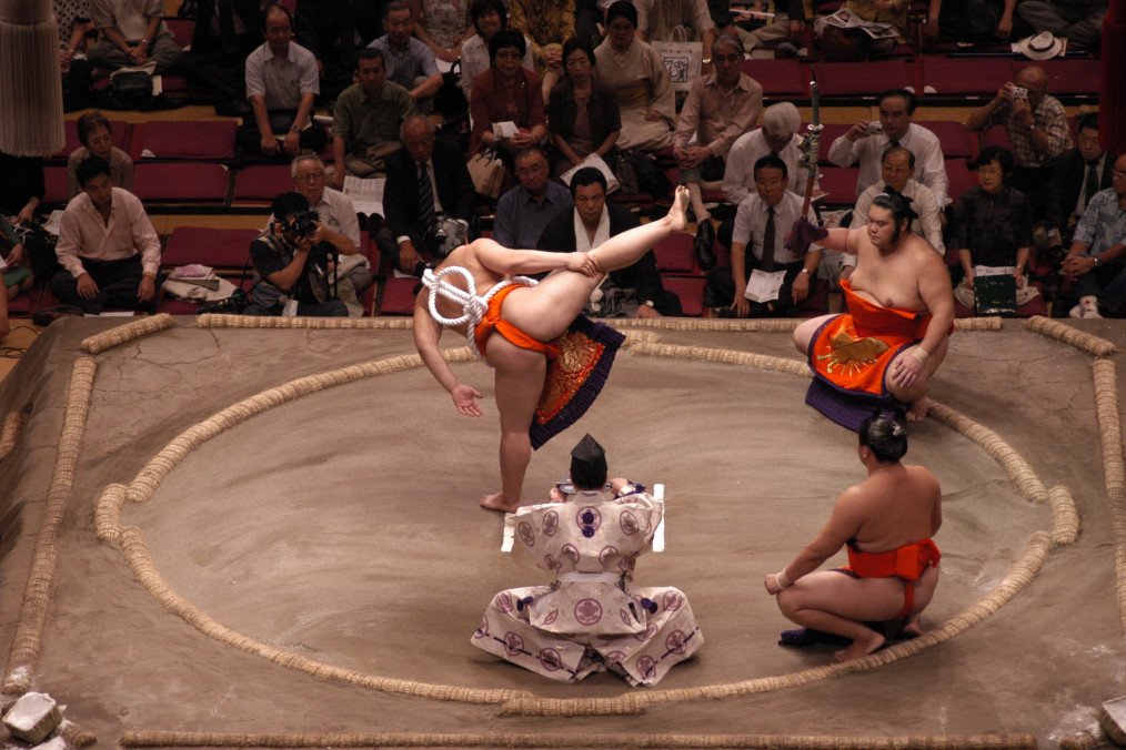 Ukrainian Sumo Wrestlers Face Off for the First Time in January Grand Sumo Tournament