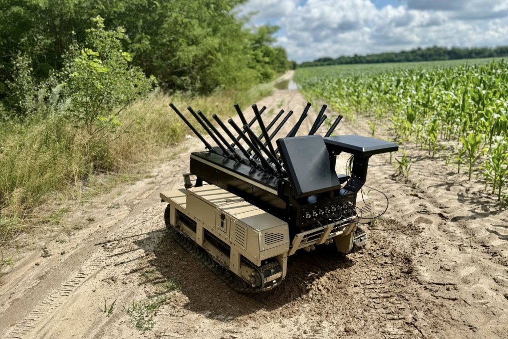 Ukraine Deploys New “Berserk” Robot to Jam Enemy Drones, Protect Troops at Front Ukraine Deploys New “Berserk” Robot to Jam Enemy Drones, Protect Troops at Front