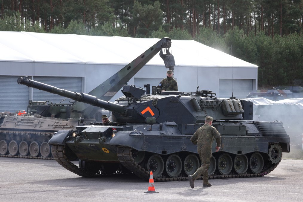 Germany Unveils New Military Aid Package for Ukraine, Including 22 Leopard Tanks