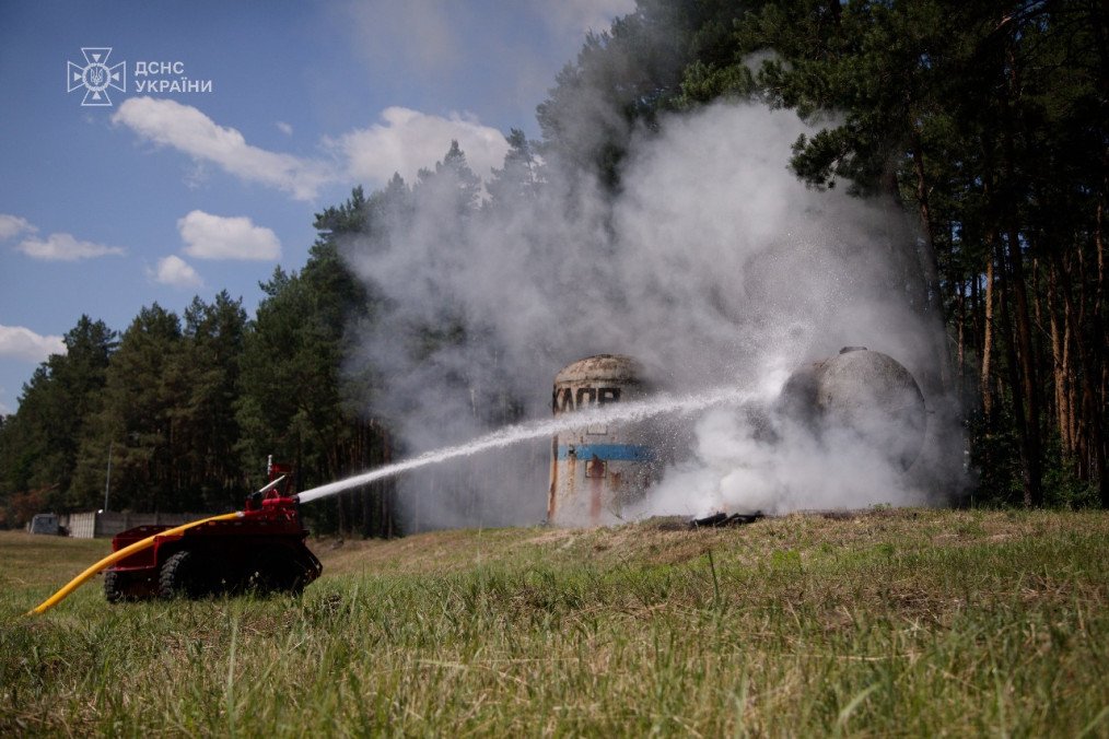 Ukraine Unveils Its First Homegrown Firefighting Robot Ukraine Unveils Its First Homegrown Firefighting Robot