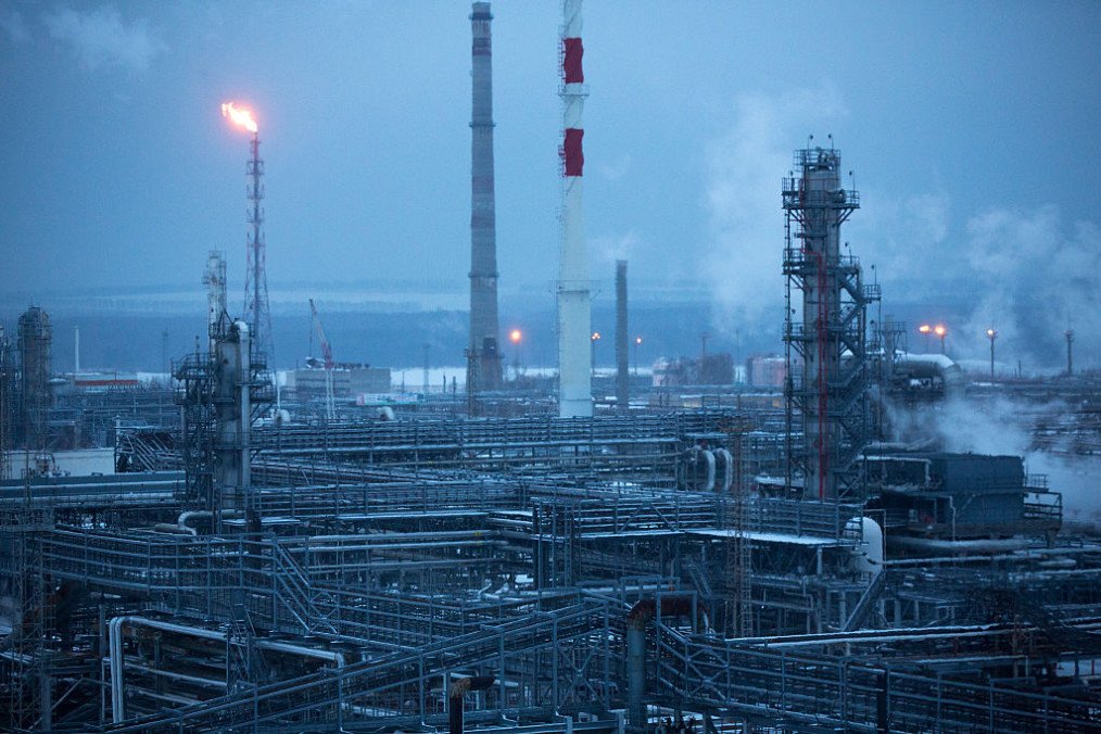 Chimneys, center, stand beyond petroleum cracking towers at the Lukoil-Nizhegorodnefteorgsintez oil refinery, operated by OAO Lukoil, in Nizhny Novgorod, Russia. (Source: Getty Images)