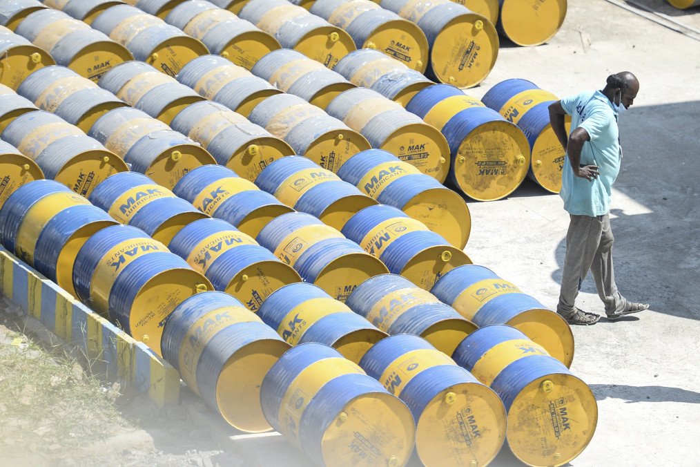 India’s State Refiners Ramp Up Russian Oil Buys as Reliance Pulls Back Over Sanctions India’s State Refiners Ramp Up Russian Oil Buys as Reliance Pulls Back Over Sanctions