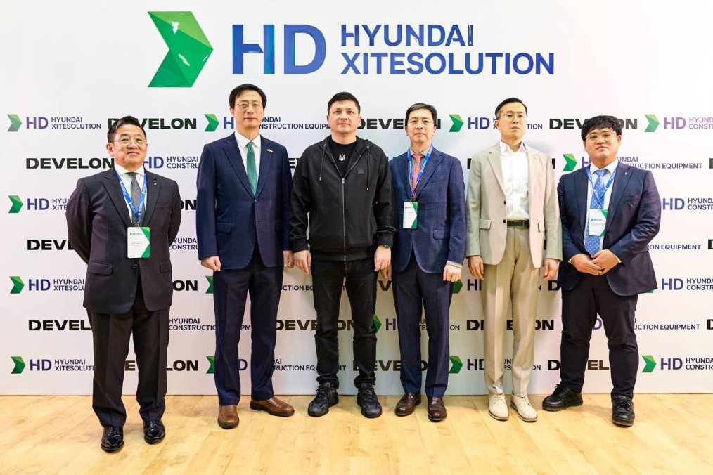 Mykolaiv Regional Military Administration Head Vitaliy Kim stands with representatives from South Korea at the opening of the HD Hyundai XiteSolution office in Kyiv, Ukraine in 2025. (Source: Vitaliy Kim) Mykolaiv Regional Military Administration Head Vitaliy Kim stands with representatives from South Korea at the opening of the HD Hyundai XiteSolution office in Kyiv, Ukraine in 2025. (Source: Vitaliy Kim)