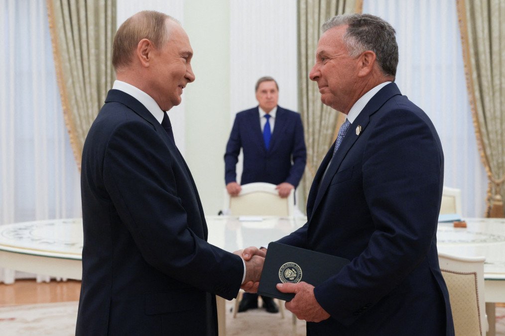 Russia’s leader, Vladimir Putin, greets US Special Envoy Steve Witkoff before their talks in Moscow on August 6, 2025. (Source: Getty Images) Russia’s leader, Vladimir Putin, greets US Special Envoy Steve Witkoff before their talks in Moscow on August 6, 2025. (Source: Getty Images)