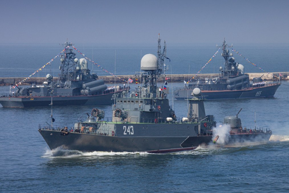 Russia Sends 11 Warships to Baltic in Show of Force After Europe Cracks Down on Shadow Fleet Russia Sends 11 Warships to Baltic in Show of Force After Europe Cracks Down on Shadow Fleet