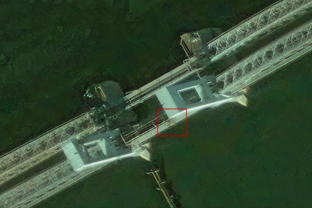 Satellite imagery highlighting reported damage to the movable section of the Finland Railway Bridge in St. Petersburg following the October 18 drone strikes. (Source: Absolutely Reliable)