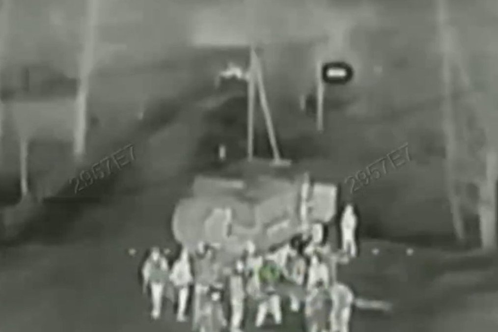 Thermal drone footage shows a group of Russian “Akhmat” fighters gathered near a vehicle moments before being targeted by Ukrainian forces. (Source: HUR)