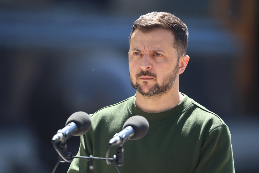 Zelenskyy Vows “Symmetrical” Response as Russia Shatters Its Own Easter Truce Agreement Zelenskyy Vows “Symmetrical” Response as Russia Shatters Its Own Easter Truce Agreement