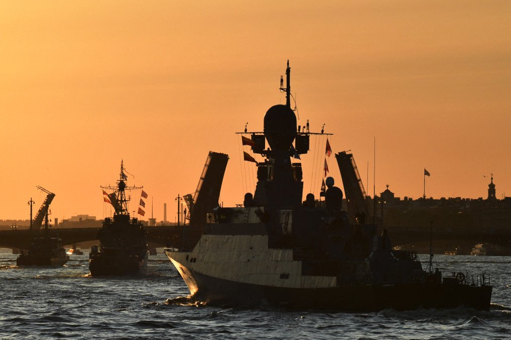 Russia Sends Warship to Shield Sanctioned Tankers in First-Ever Escort Through English Channel Russia Sends Warship to Shield Sanctioned Tankers in First-Ever Escort Through English Channel