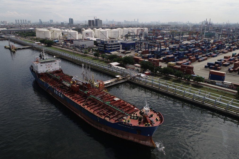 China and India Suspend Russian Oil Trade Amid US Sanctions