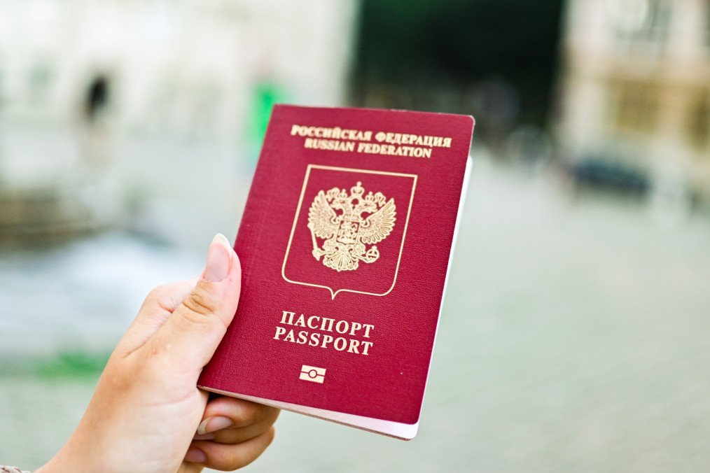 Ukrainian Families in Kherson Region Threatened With Child Removal Over Russian Passport Refusal