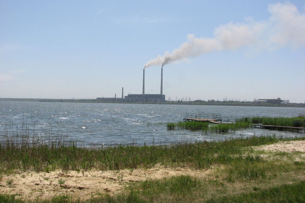 Russian Forces Have Blown Up Kurakhove Reservoir Dam. Floodwaters Are Approaching Villages in Donetsk Region