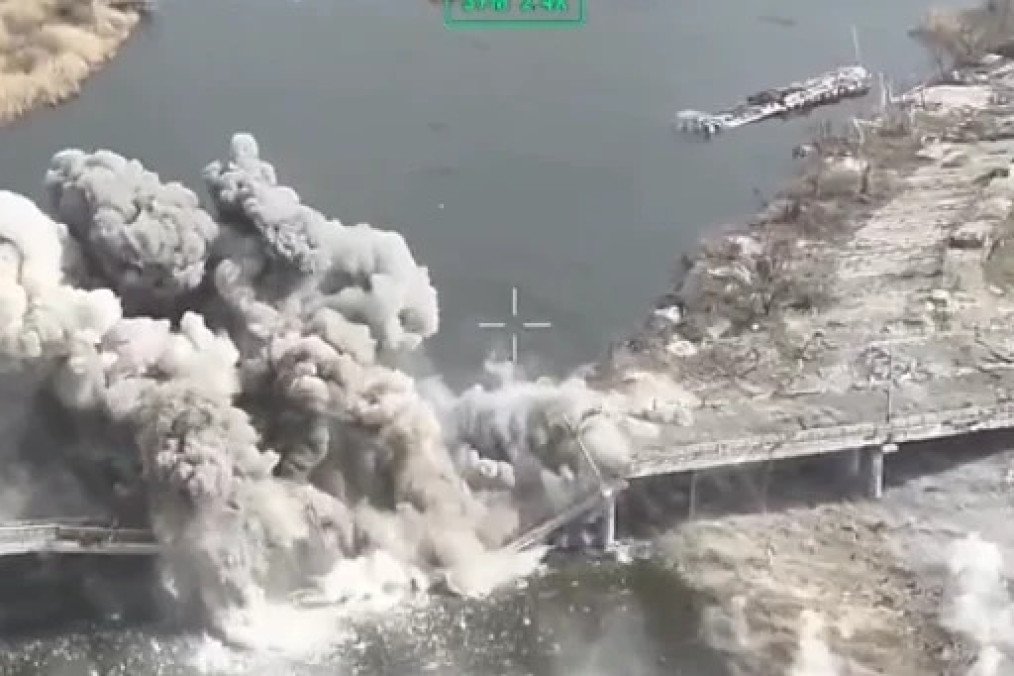 Explosion tears through a bridge structure during a Ukrainian drone strike, with debris and smoke rising over a river crossing. (Photo: Open source) Explosion tears through a bridge structure during a Ukrainian drone strike, with debris and smoke rising over a river crossing. (Photo: Open source)