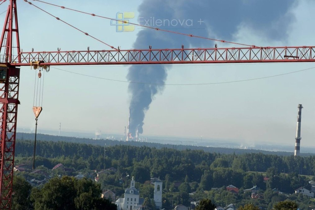 Smoke seen at the Lukoil-Nizhegorodnefteorgsintez oil refinery after a Ukrainain drone strike, July 2, 2026. (Source: Exilenova+/X)