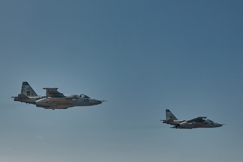 Two Ukrainian Air Force Su-25 attack aircraft fly during a combat mission over an undisclosed location in Ukraine. Illustrative photo. (Source: Libkos / Getty Images) Two Ukrainian Air Force Su-25 attack aircraft fly during a combat mission over an undisclosed location in Ukraine. Illustrative photo. (Source: Libkos / Getty Images)