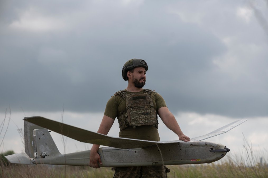 Ukrainian soldier Vladlen Koval from the 148th Artillery Brigade launches an RQ-20 Puma UAV near Pokrovsk, Donetsk region, June 17, 2024. Illustrative photo. (Source: Getty Images)
