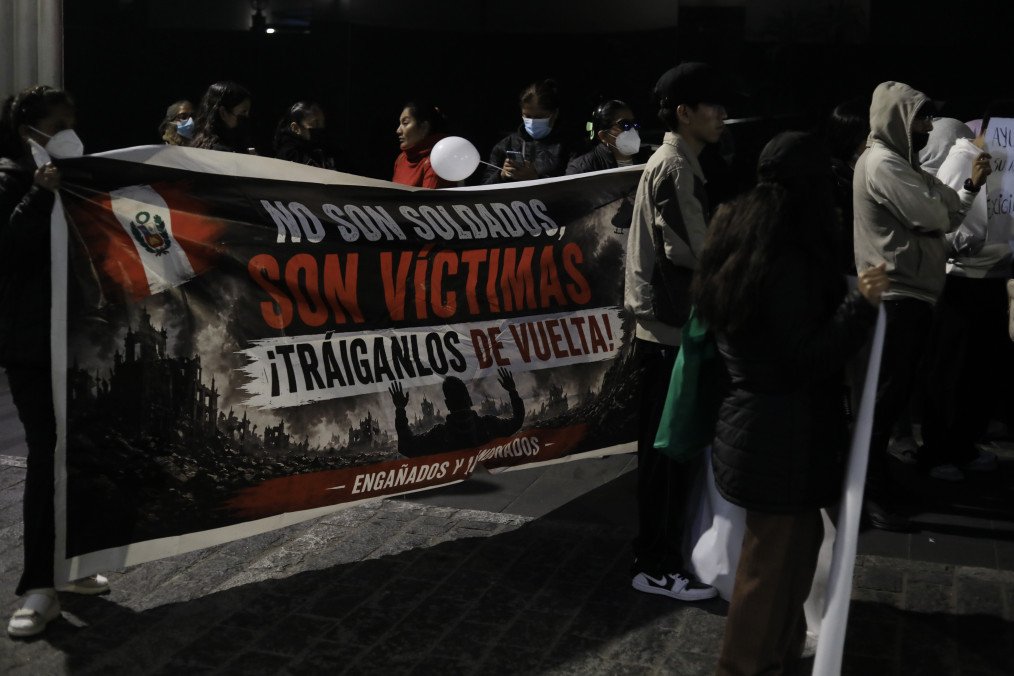 Relatives of missing Peruvians hold a vigil outside Peru's Foreign Ministry in Lima, demanding the safe return of family members allegedly recruited into the Russian military. (Source: Getty Images)