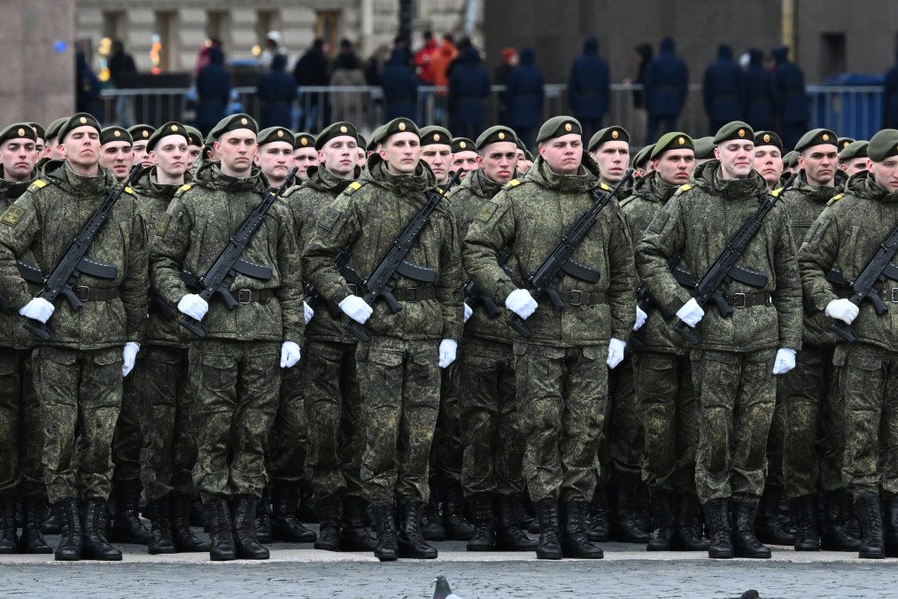 Troops attend a rehearsal for the Victory Day military parade in Saint Petersburg, Russia on April 23, 2026. Illustrative photo. (Source: Getty Images)