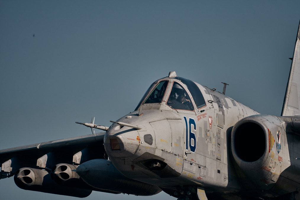 Ukrainian Air Force pilots prepare a Su-25 attack aircraft for a combat mission at an undisclosed location in Ukraine, June 13, 2022. (Source: Kostiantyn Liberov/Libkos/Getty Images)