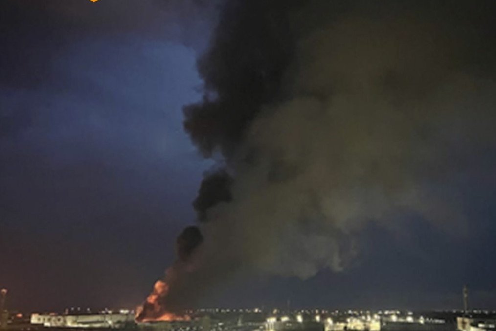 Fire and heavy smoke over an industrial area in Taganrog after a reported missile strike, April 19, 2026. (Source: Ukrainian Navy)