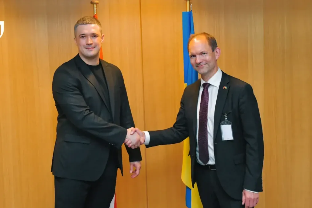 Ukraine’s Defense Minister Mykhailo Fedorov and Denmark’s Defense Minister Jepppe Bruus during a meeting in Brussels. (Source: Ukrainian Ministry of Defense)