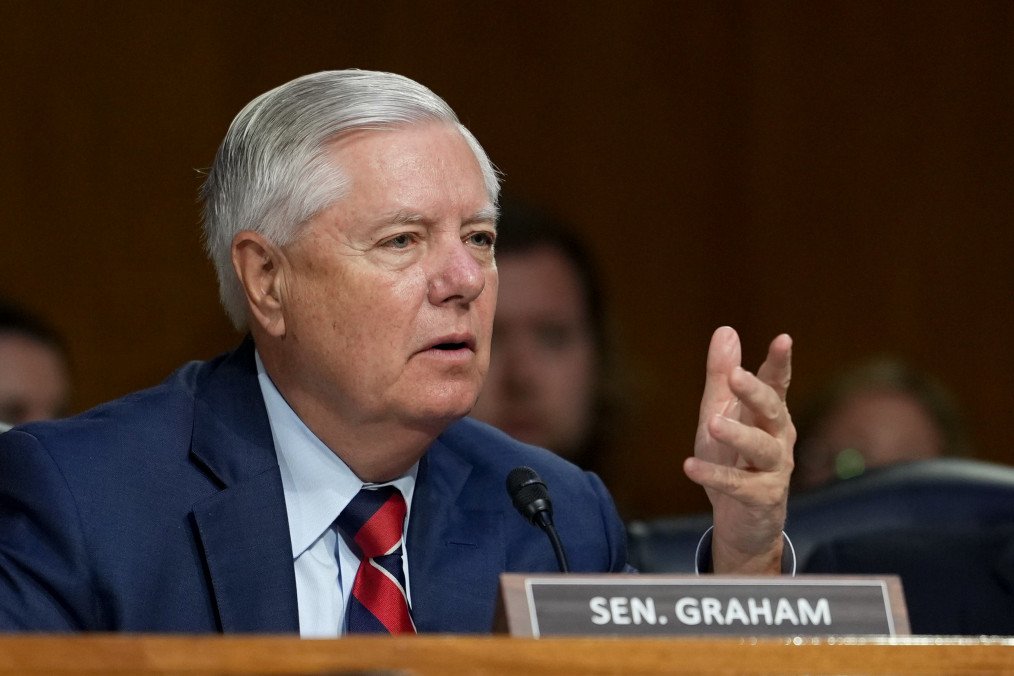 Trump Supports Russia Sanctions Bill With 500% Tariffs on Trade Partners, Says Graham Trump Supports Russia Sanctions Bill With 500% Tariffs on Trade Partners, Says Graham