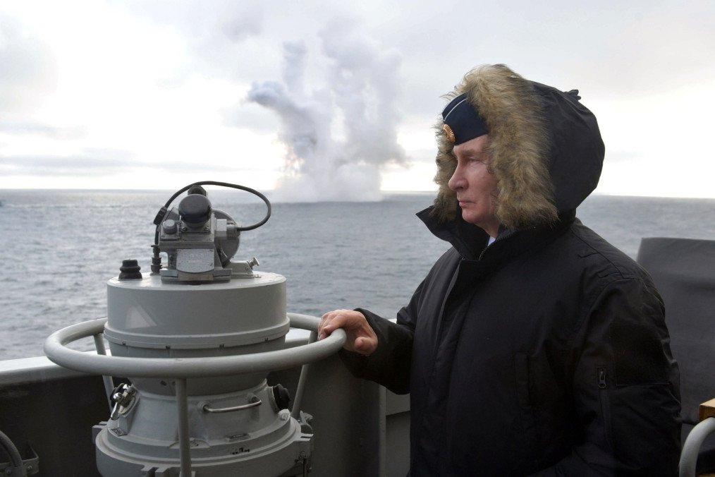 Russian leader Vladimir Putin observes naval drills in the Black Sea aboard the Marshal Ustinov missile cruiser on January 9, 2020. (Photo: Getty Images) Russian leader Vladimir Putin observes naval drills in the Black Sea aboard the Marshal Ustinov missile cruiser on January 9, 2020. (Photo: Getty Images)