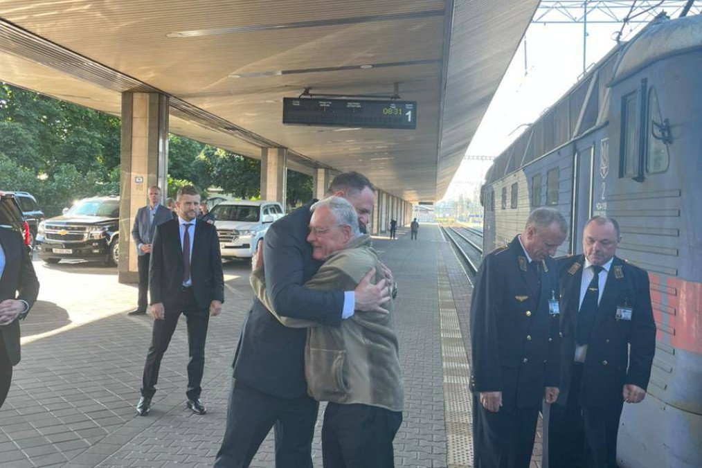 US Envoy Kellogg Arrives in Kyiv to Discuss Weapons, Sanctions, and US-Ukraine Ties US Envoy Kellogg Arrives in Kyiv to Discuss Weapons, Sanctions, and US-Ukraine Ties