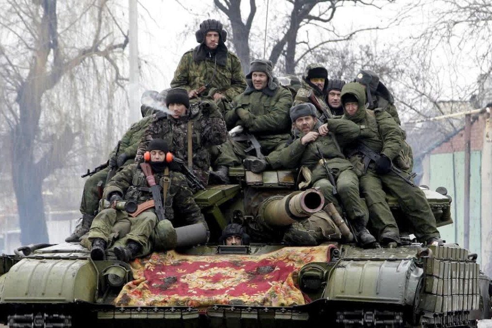 Russian soldiers sit atop a tank in an unidentified location. (Photo: Open source)