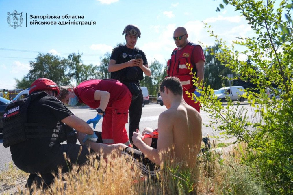 First responders provide emergency medical aid to a civilian wounded during a Russian strike on Zaporizhzhia. (Source: Ivan Fedorov, head of the Zaporizhzhia Regional State Administration)