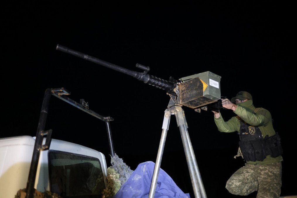 Ukrainian National Guard Downs Russian Cruise Missile with American Browning Machine Gun, Video