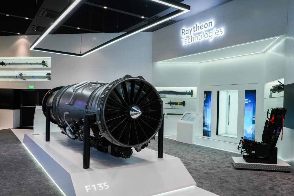 A Raytheon Technologies Corp. F135 advanced fighter engine on display at the Paris Air Show in Le Bourget, Paris, France (Source: Getty Images)