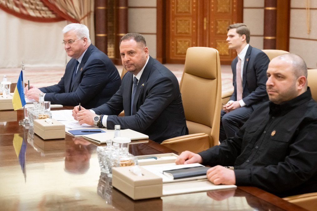 Ukraine’s Top Officials Arrive in London for Ceasefire Talks With Allies