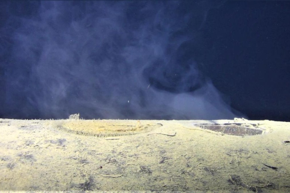 Sunken Soviet nuclear submarine K-278 Komsomolets resting on the seabed of the Norwegian Sea. (Source: Havforskningeninstituttet)