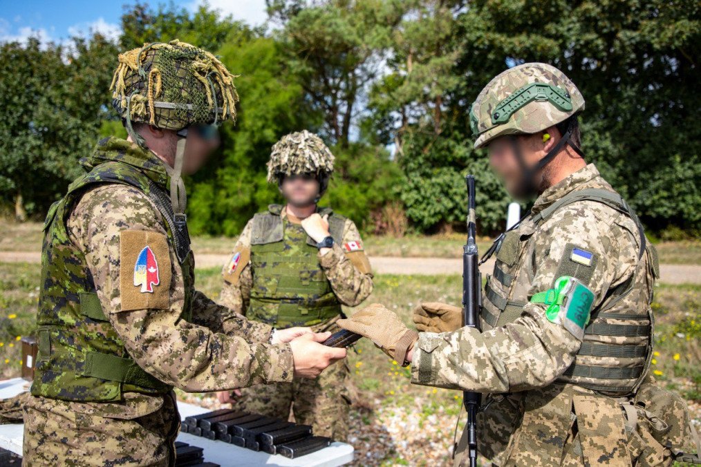 Ukrainian Soldiers Receive Advanced Combat Training From Canadian Instructors in UK