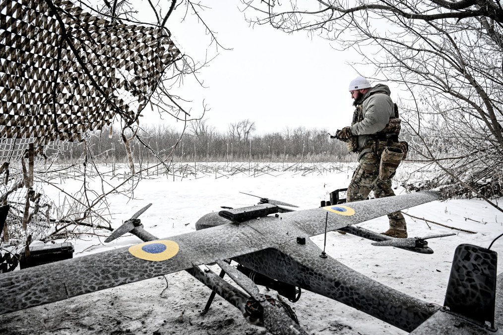 Ukrainian soldier from the Striletskyi special forces police battalion assembles a GARA drone ahead of a combat mission in the Pokrovsk sector, Donetsk region, January 23, 2026. (Source: Getty Images)