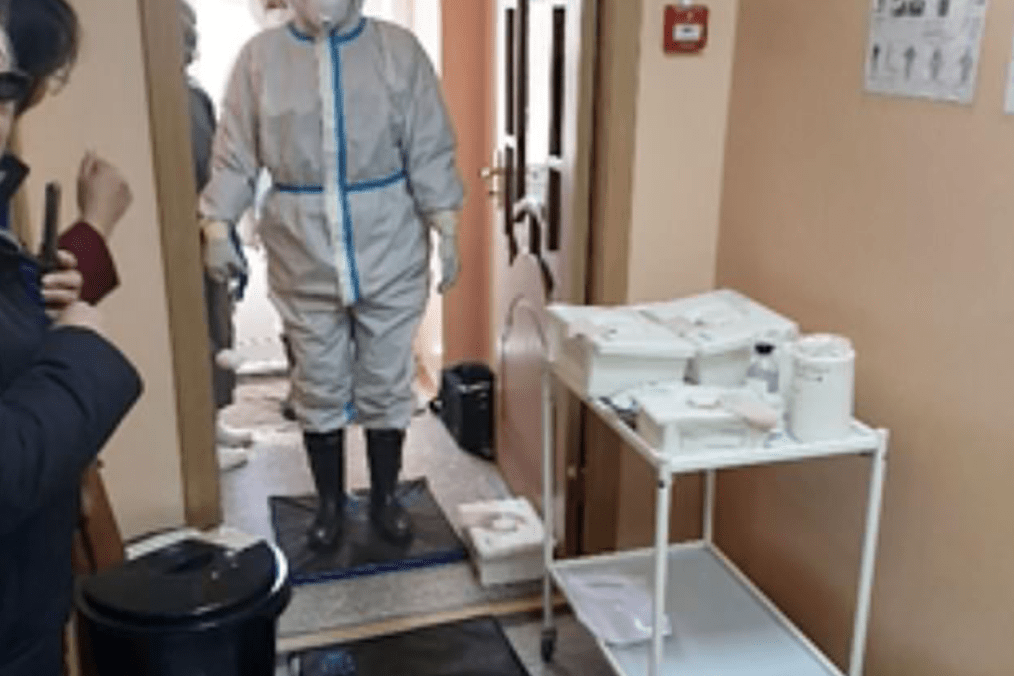 A health worker wearing protective gear inside a medical facility in Russia’s Irkutsk region. (Source: Irkutsk Anti-Plague Institute/e2)