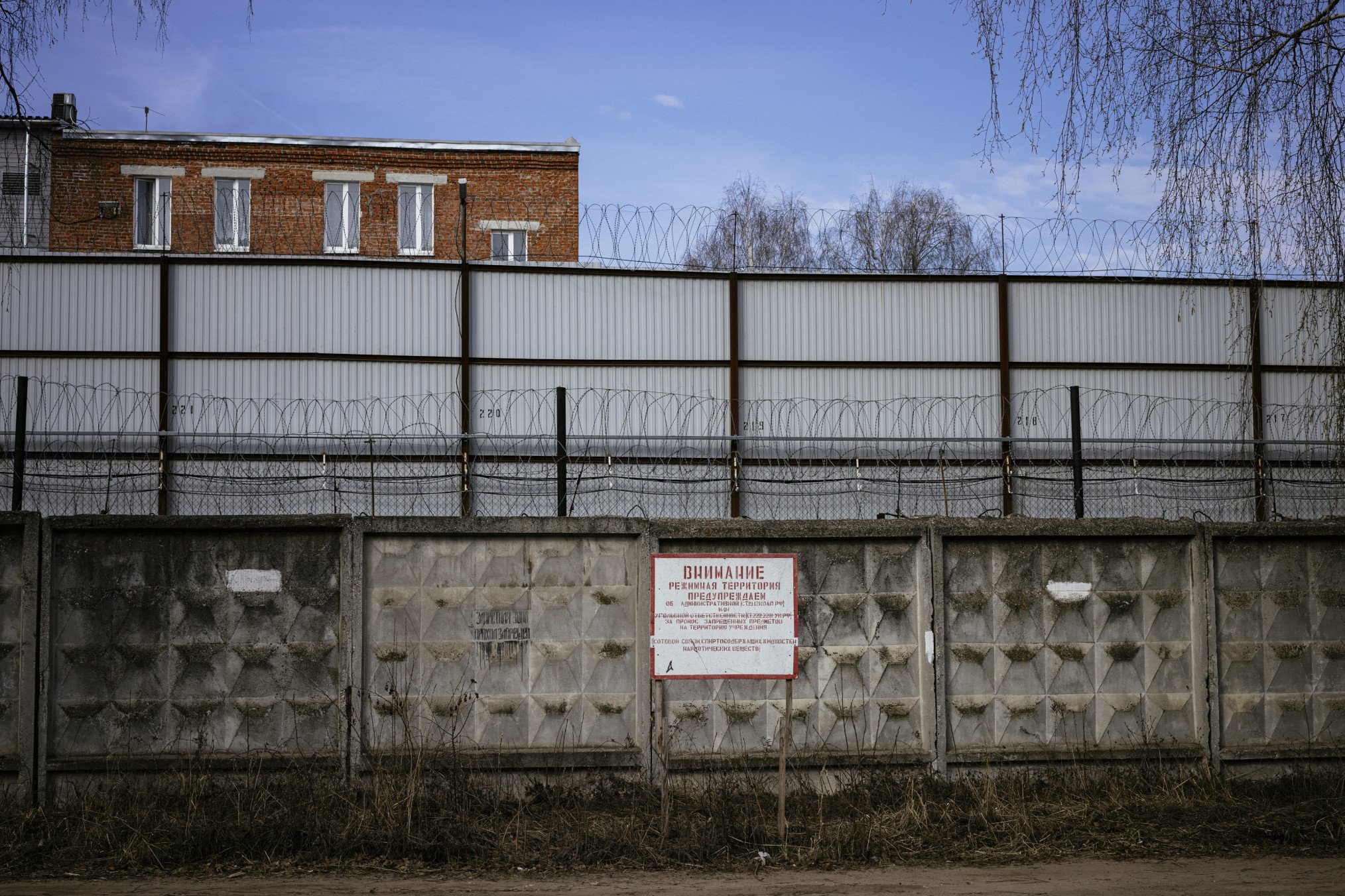 Russia Forces Penal Colony Inmates to Build Concrete Shelters Against ...