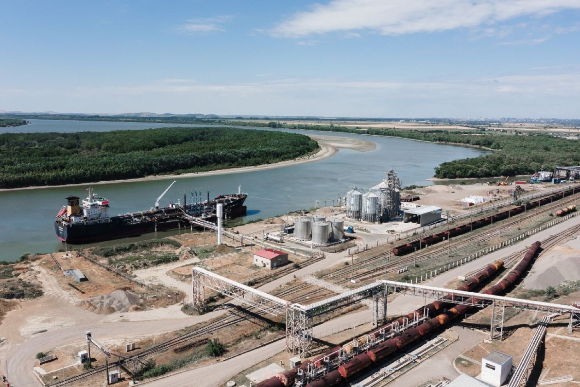 Russian Ships with Unknown Cargo Spotted at Moldovan Port UNITED24 Media