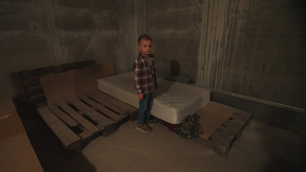 Robert shows the bed where he slept in the shelter during one of the attacks on Kyiv. (Source: Mykola Hrinenko/UNITED24 Media) Robert shows the bed where he slept in the shelter during one of the attacks on Kyiv. (Source: Mykola Hrinenko/UNITED24 Media)